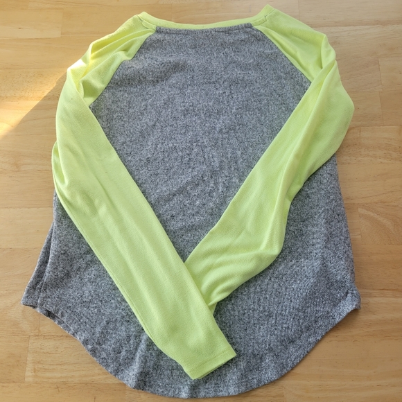 SO women's top - Picture 2 of 4